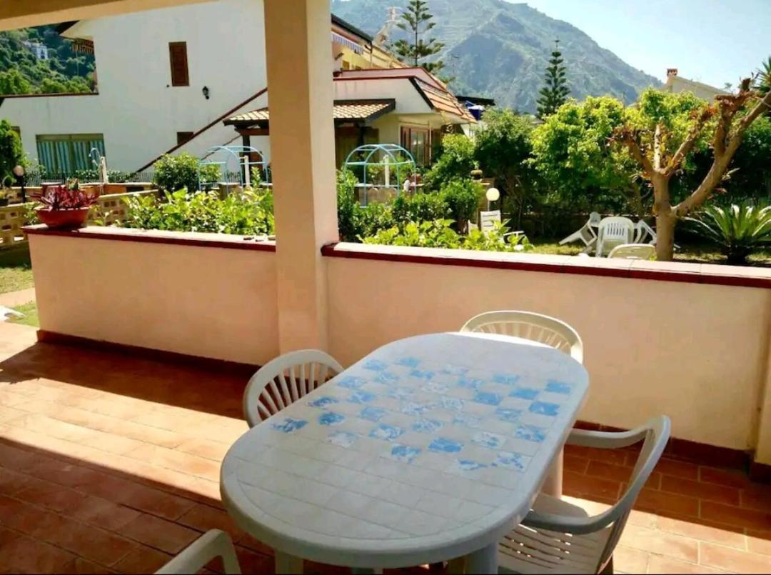 Casa Con Giardino E Terrazzo Vicino Al Mare Vila Piraino Exterior foto