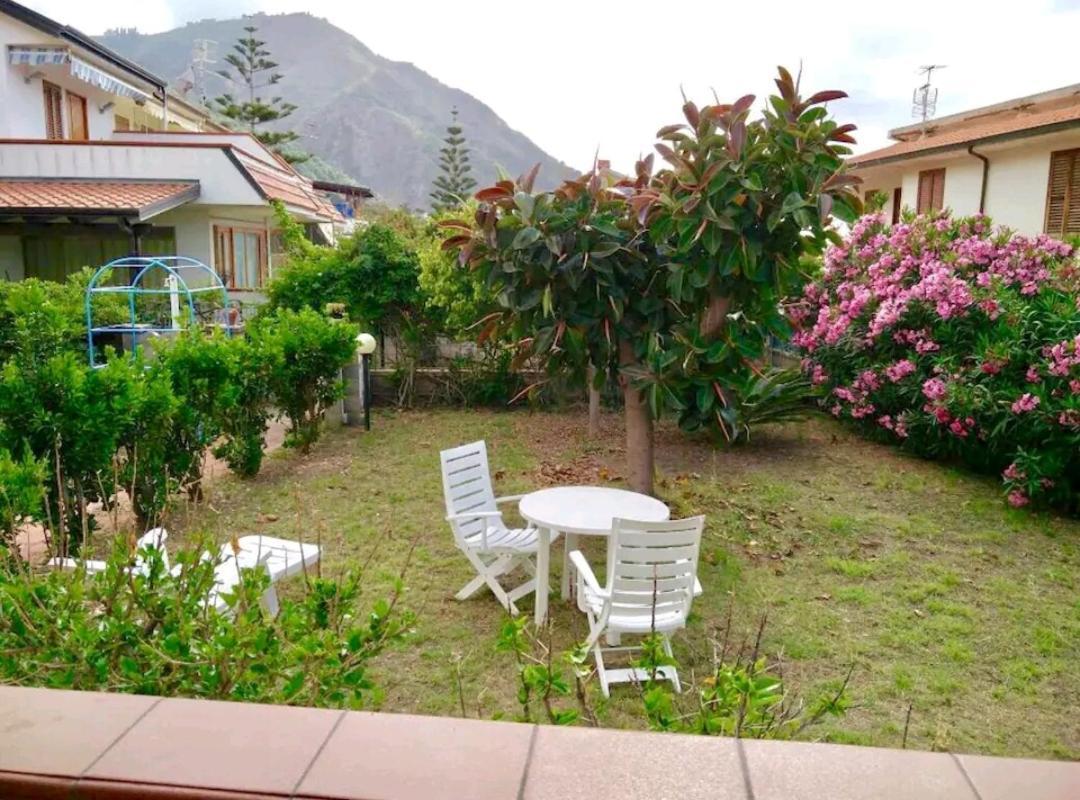 Casa Con Giardino E Terrazzo Vicino Al Mare Vila Piraino Exterior foto